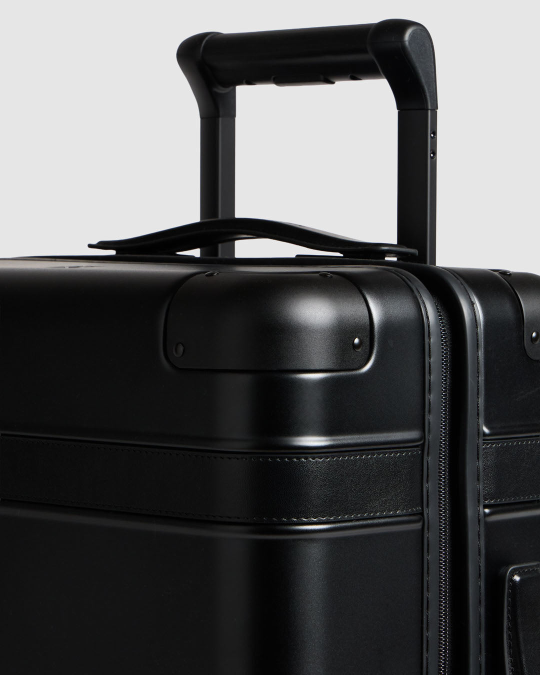 Journey Maker Volut Concha black polycarbonate detail view