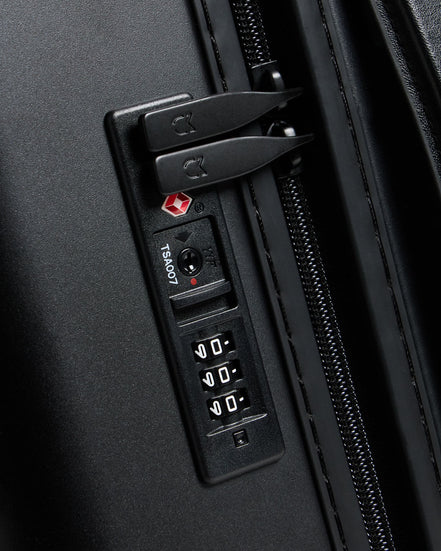 Journey Maker Volut Concha black polycarbonate detail