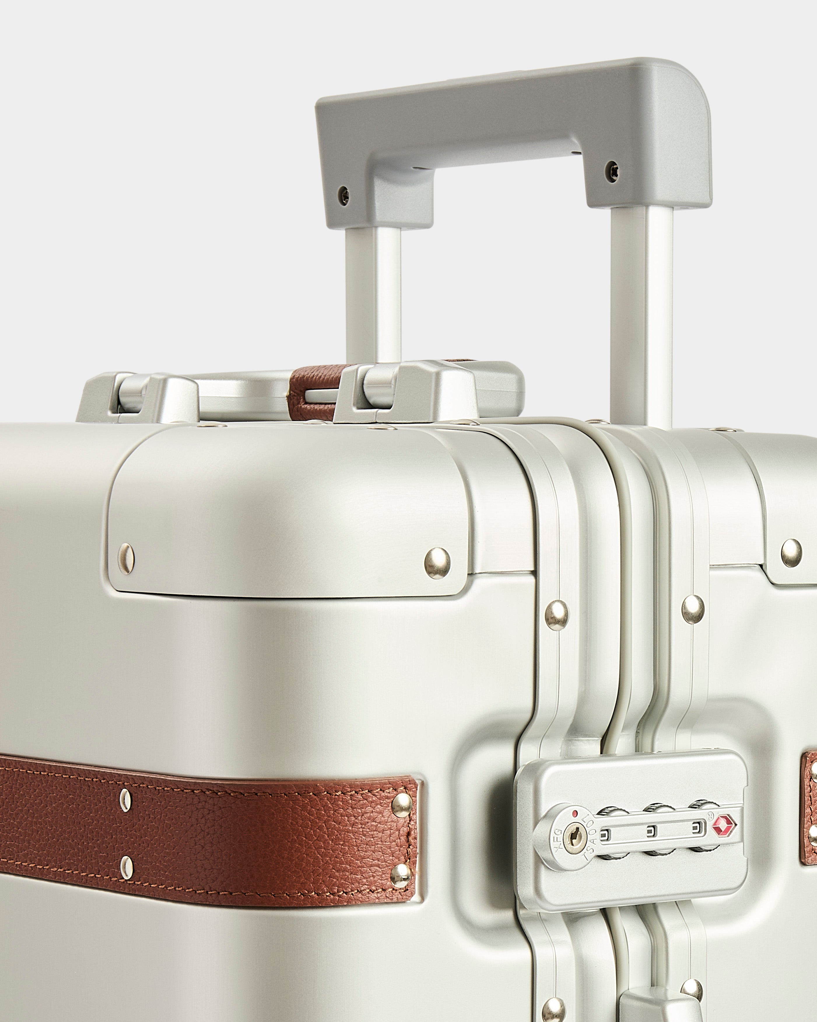 Journey Maker Volut Arc silver aluminium detail view